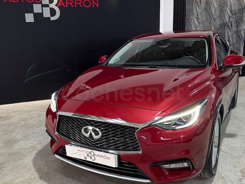 Usado Infiniti Q30 Premium 109 CV (80 kW) 2018 Granate Berlina