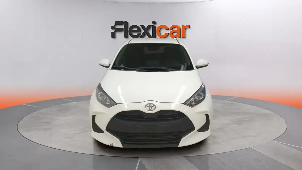 Usado Toyota Yaris Hybrid Active 116 CV (85 kW) 2025 Blanco Berlina