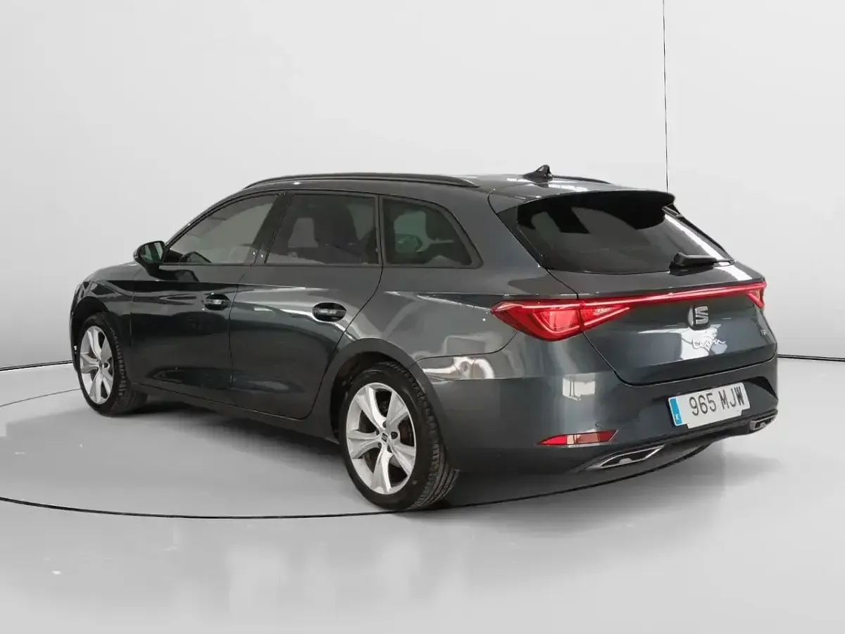 Usado Seat Leon FR 130 CV (95 kW) 2023 Gris Familiar