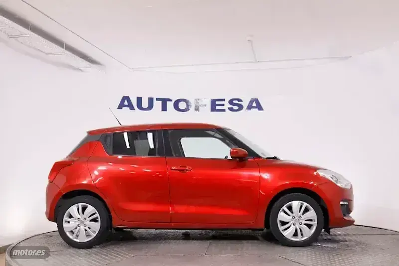 Usado Suzuki Swift 90 CV (66 kW) 2018 Granate Utilitario