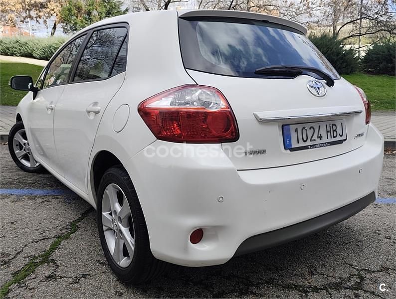 Usado Toyota Auris Active 126 CV (92 kW) 2011 Blanco Utilitario