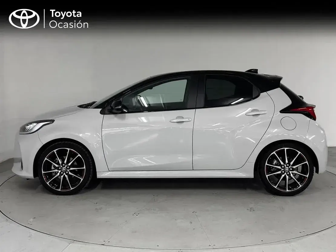 Usado Toyota Yaris Hybrid Sport 116 CV (85 kW) 2022 Bit gris ascari Berlina