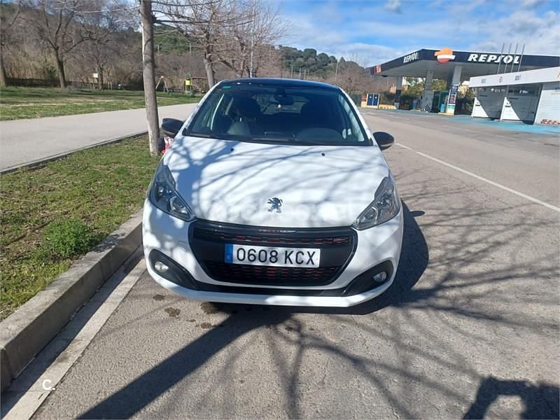 Usado Peugeot 208 GT-line 110 CV (80 kW) 2017 Blanco Utilitario