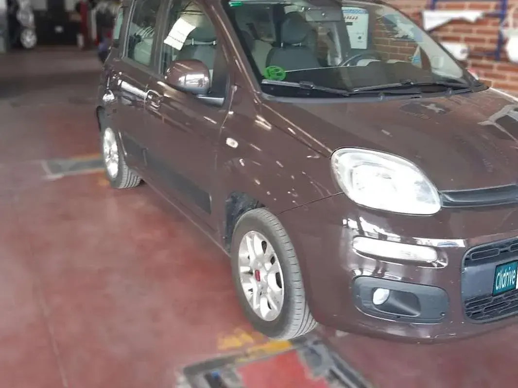 Usado Fiat Panda Lounge 86 CV (63 kW) 2013 Marrón Utilitario