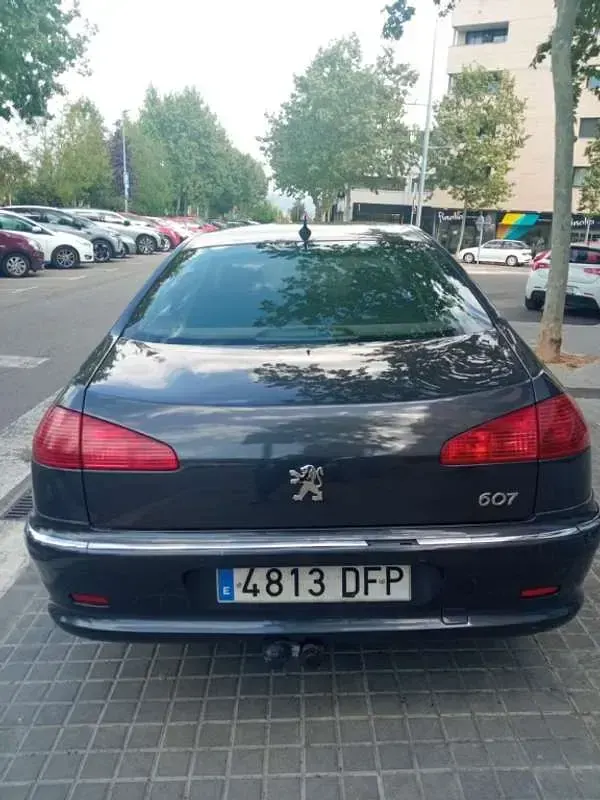 Usado Peugeot 607 204 CV (150 kW) 2005 Gris Berlina