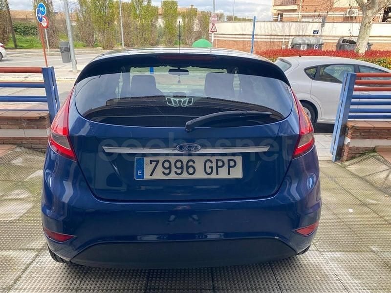 Usado Ford Fiesta Titanium 90 CV (66 kW) 2009 Azul Utilitario