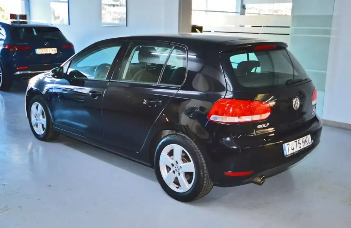 Usado VW Golf VII Advance 105 CV (77 kW) 2012 Negro Utilitario