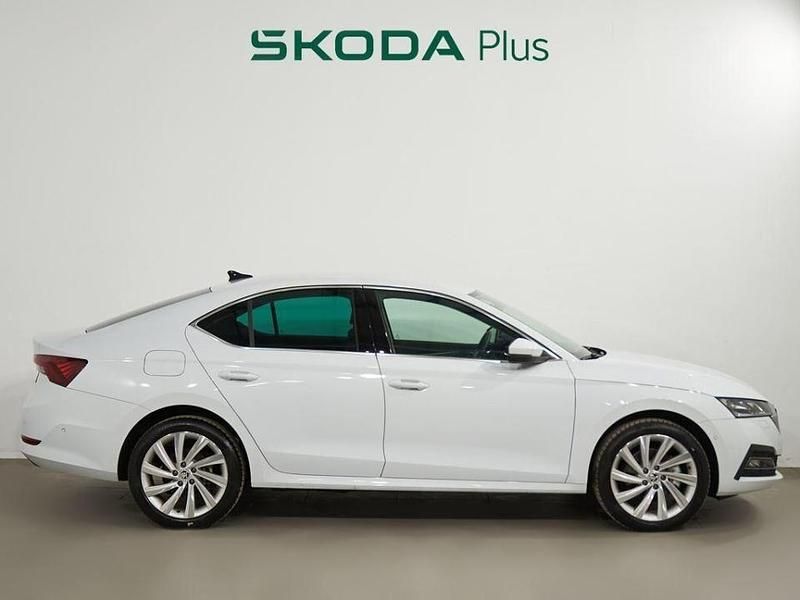 Usado Skoda Octavia Style 204 CV (150 kW) 2025 Blanco Berlina