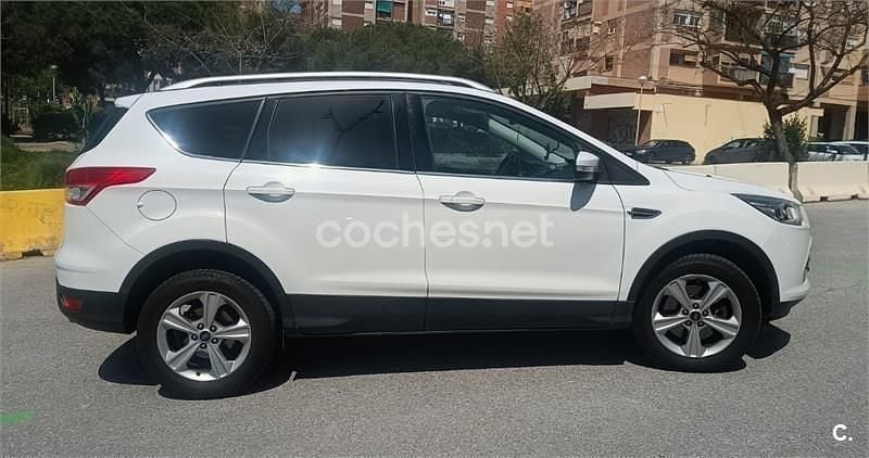 Używany Ford Kuga Trend 120 KM (88 kW) 2014 Biały SUV