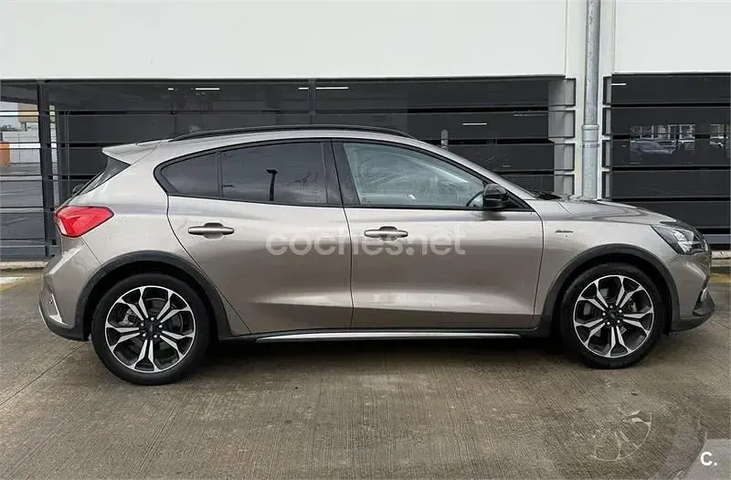 Usado Ford Focus Active 125 CV (91 kW) 2019 Beige Berlina