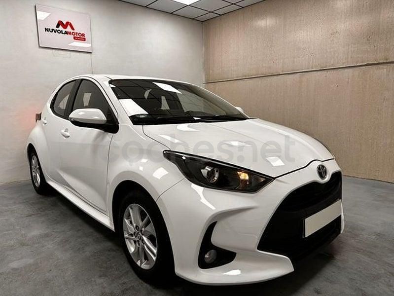 Usado Toyota Yaris Hybrid Active 116 CV (85 kW) 2021 Blanco Berlina