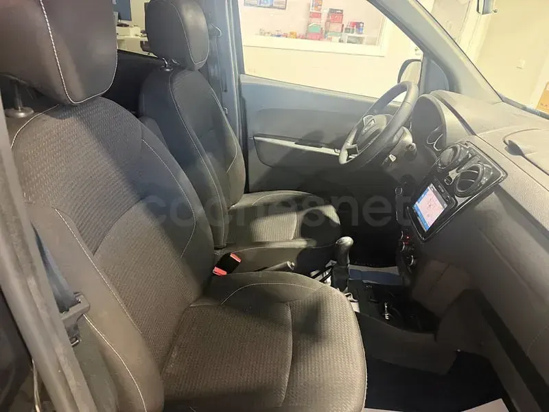 Usado Dacia Lodgy Ambiance 102 CV (75 kW) 2018 Negro Monovolumen