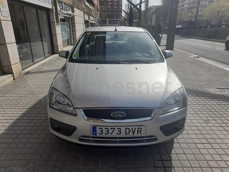 Usado Ford Focus Trend 109 CV (80 kW) 2006 Gris / plata Berlina