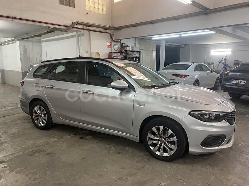 Usado Fiat Tipo Lounge 95 CV (69 kW) 2018 Gris / plata Familiar