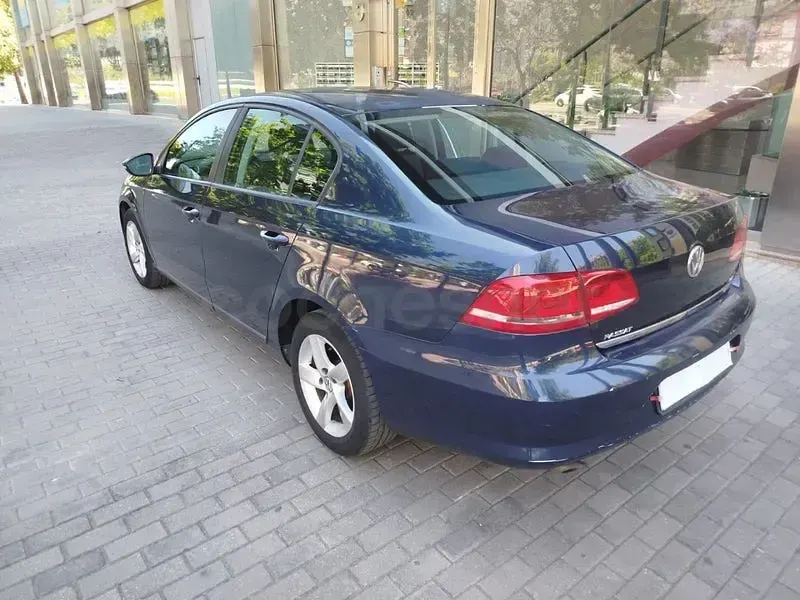 Usado VW Passat Edition 105 CV (77 kW) 2013 Azul Berlina