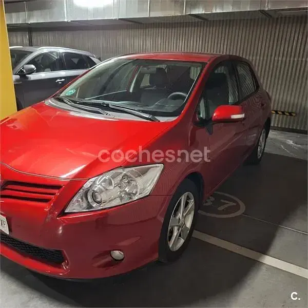 Usado Toyota Auris Active 132 CV (97 kW) 2010 Rojo Utilitario