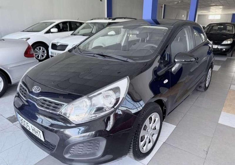 Negro Usado 2012 Kia Rio Utilitario | 4990 € (Precio justo) - Imagen 1/4