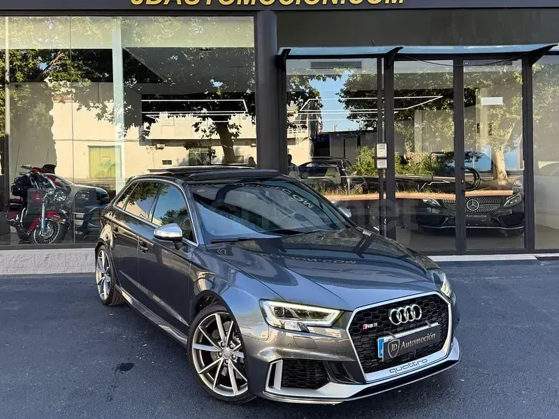 Usado Audi RS3 400 CV (294 kW) 2019 Gris / plata Berlina
