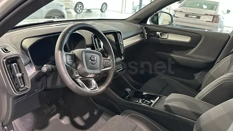 Nuevo Volvo XC40 Plus 163 CV (119 kW) 2026 Blanco SUV