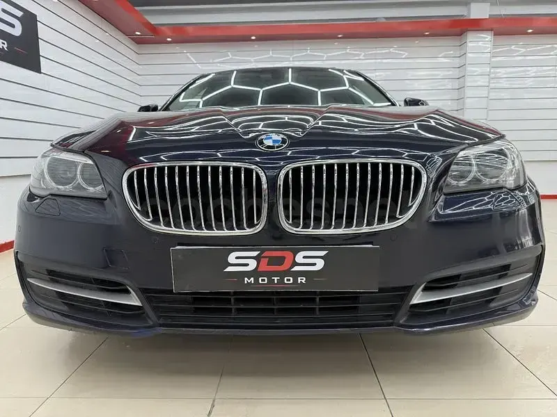 Usado BMW 518 150 CV (110 kW) 2016 Azul Berlina
