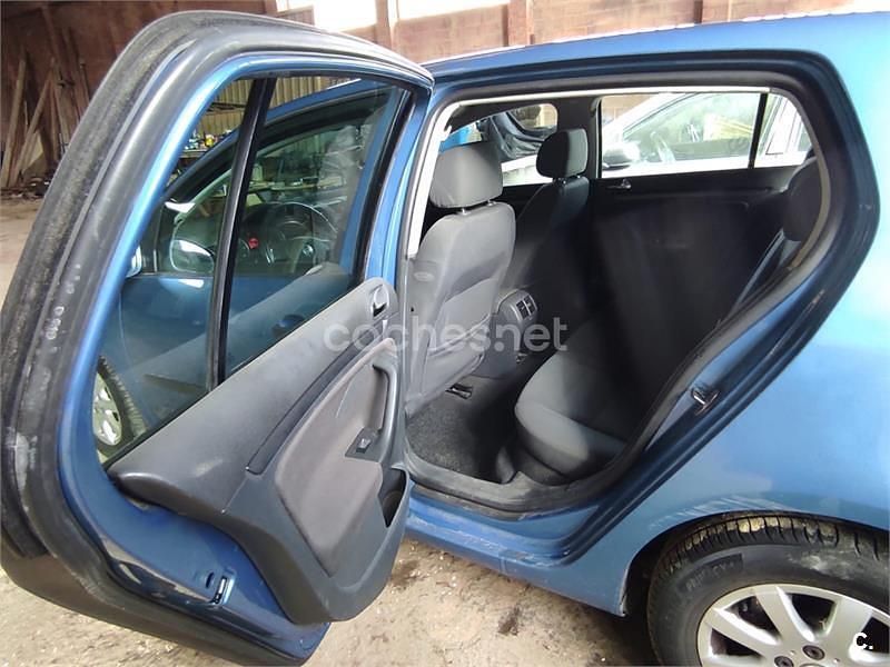 Usado VW Golf IV Advance 110 CV (80 kW) 2004 Azul Berlina