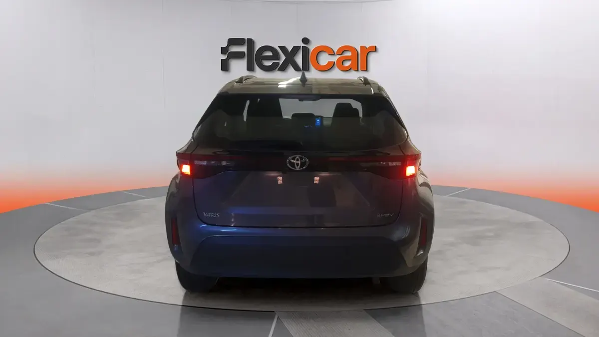 Usado Toyota Yaris Active 116 CV (85 kW) 2025 Gris Utilitario