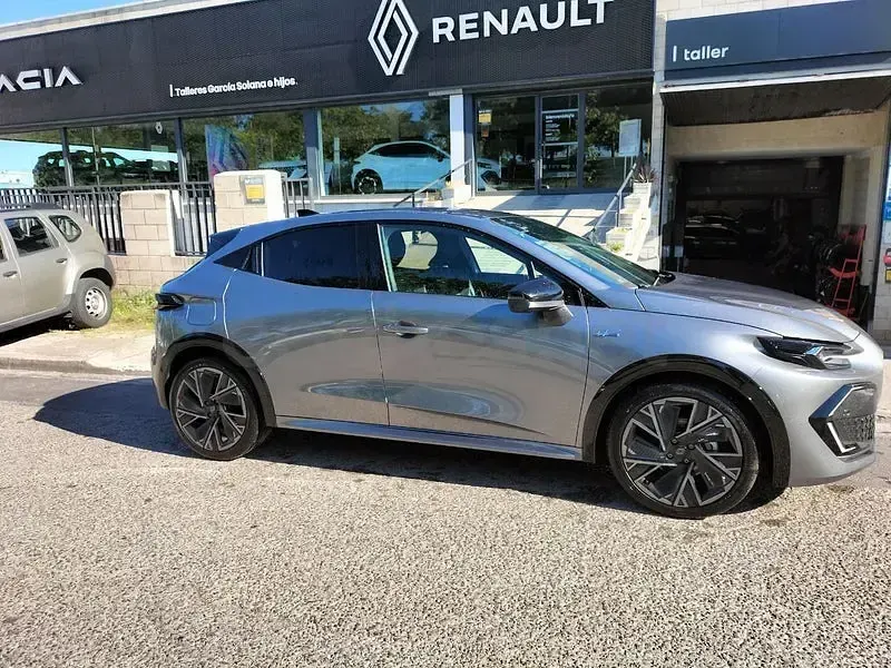 Usado Renault Clio V Esprit Alpine 160 CV (117 kW) 2025 Gris / plata Berlina