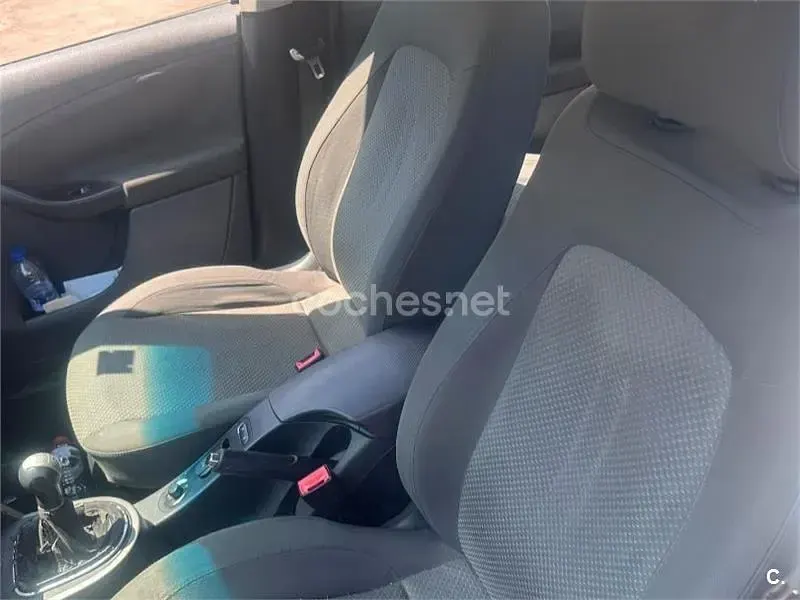 Usado Seat Altea Reference 102 CV (75 kW) 2005 Gris / plata Monovolumen