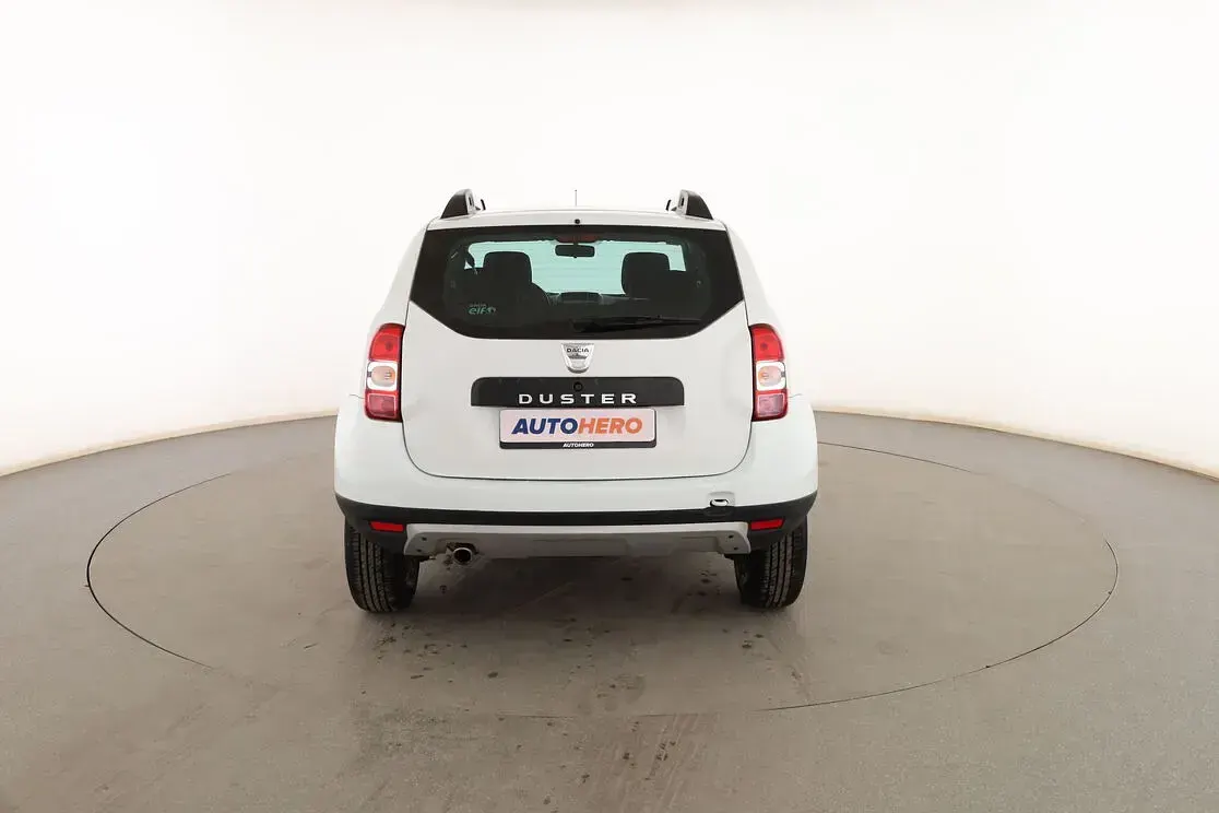Usado Dacia Duster Lauréate 110 CV (80 kW) 2015 Blanco SUV