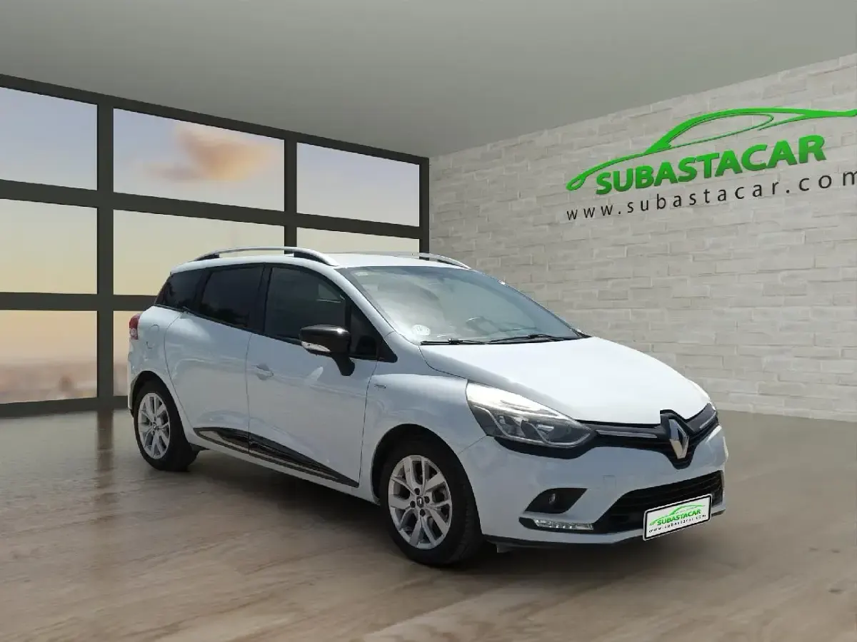Usado Renault Clio LIMITED 90 CV (66 kW) 2018 Blanco Familiar