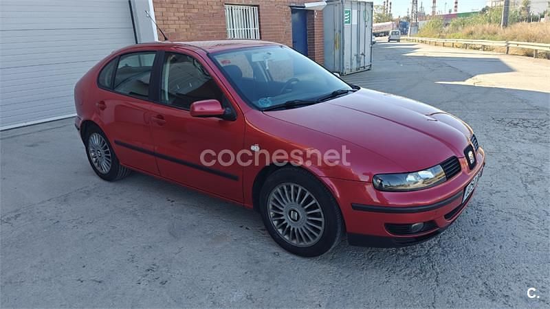 Usado Seat Leon Sport 180 CV (132 kW) 2000 Rojo Utilitario