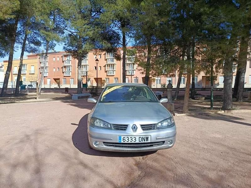 Usado Renault Laguna II Dynamique 120 CV (88 kW) 2005 Gris Berlina