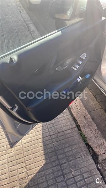 Usado Mercedes C220 AMG line 170 CV (125 kW) 2014 Gris / plata Berlina