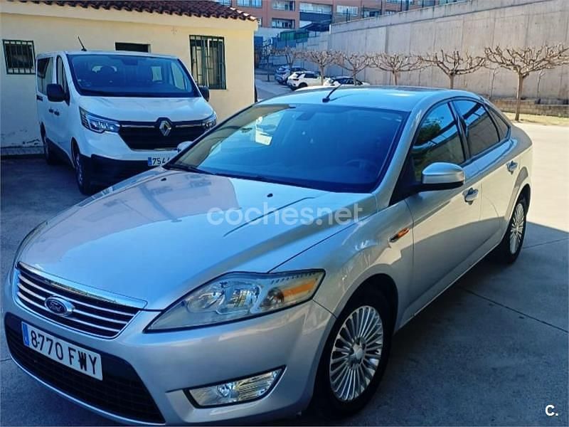 Usado Ford Mondeo Trend 125 CV (91 kW) 2007 Gris / plata Berlina