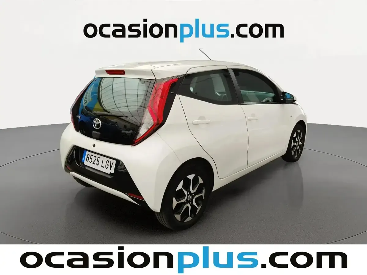 Usado Toyota Aygo X-play 72 CV (52 kW) 2020 Blanco Utilitario