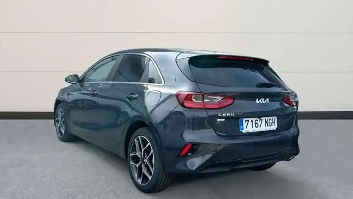 Nieuw Kia Ceed 140 PK (102 kW) 2025 Zwart Hatchback