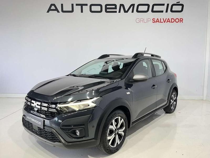 Usado Dacia Sandero Extreme 91 CV (66 kW) 2023 Gris Utilitario