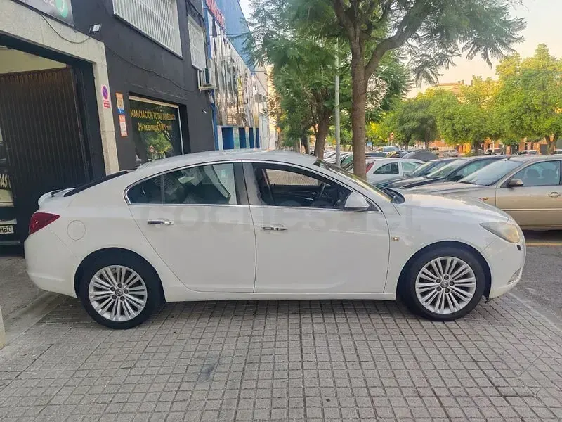 Usado Opel Insignia Excellence 160 CV (117 kW) 2012 Blanco Berlina