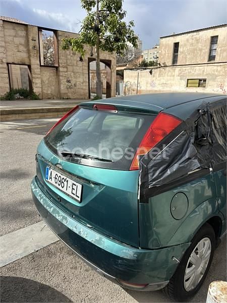 Usado Ford Focus Ghia 100 CV (73 kW) 2000 Verde Berlina