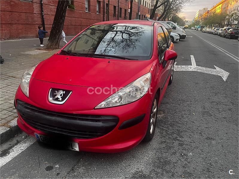 Usado Peugeot 207 70 CV (51 kW) 2007 Rojo Berlina