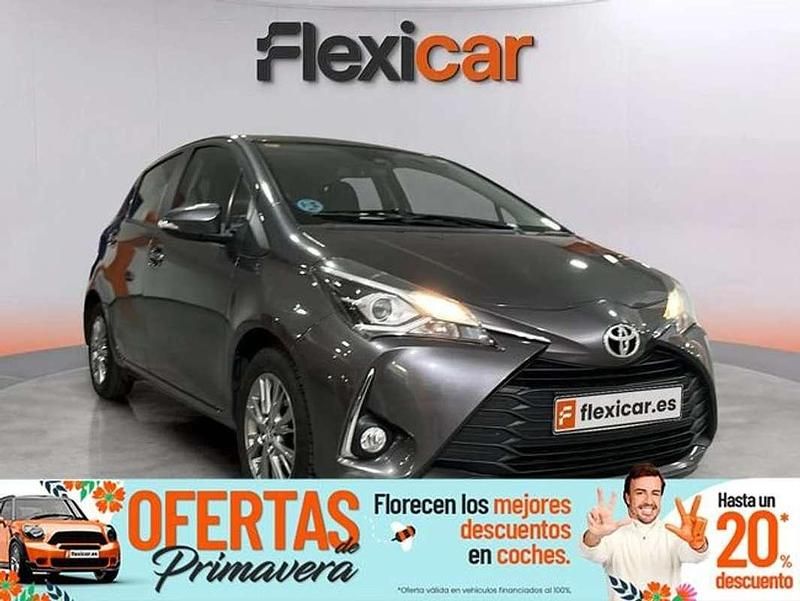 Usado Toyota Yaris Active 111 CV (81 kW) 2017 Gris Utilitario