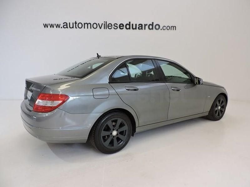 Usado Mercedes C180 156 CV (114 kW) 2010 Gris / plata Berlina
