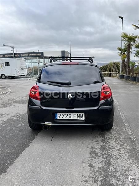 Usado Renault Clio II 100 CV (73 kW) 2007 Negro Berlina