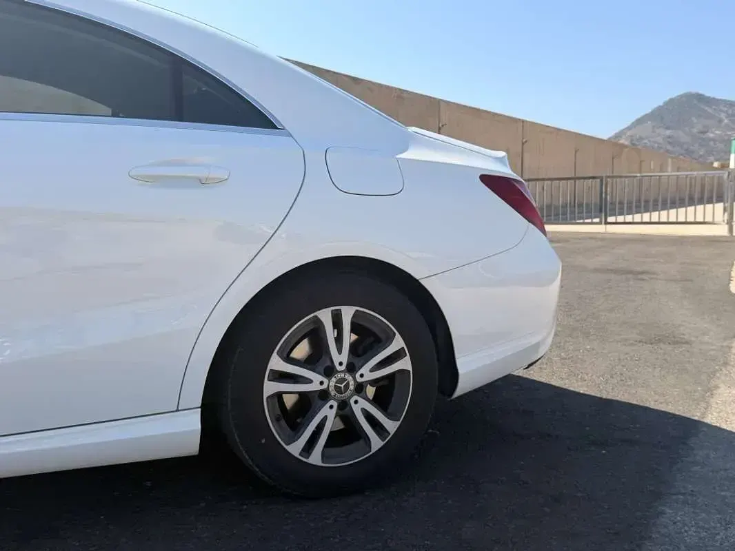 Usado Mercedes CLA180 122 CV (89 kW) 2018 Blanco Coupe