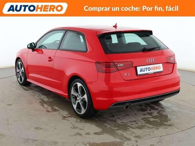 Usado Audi A3 Ambition 105 CV (77 kW) 2015 Rojo Utilitario