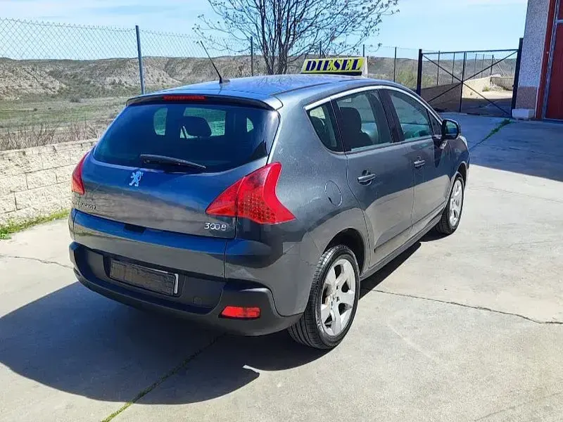 Usado Peugeot 3008 Active 112 CV (82 kW) 2011 Azul Familiar
