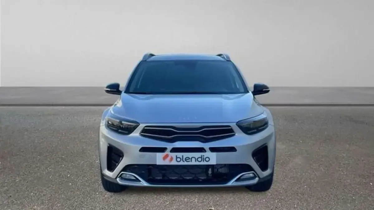Usado Kia Stonic GT-Line 101 CV (74 kW) 2024 Plateado SUV
