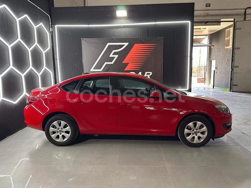 Usado Opel Astra Selective 110 CV (80 kW) 2019 Rojo Berlina