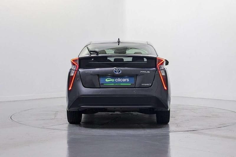 Usado Toyota Prius Advance 98 CV (72 kW) 2017 Gris Berlina