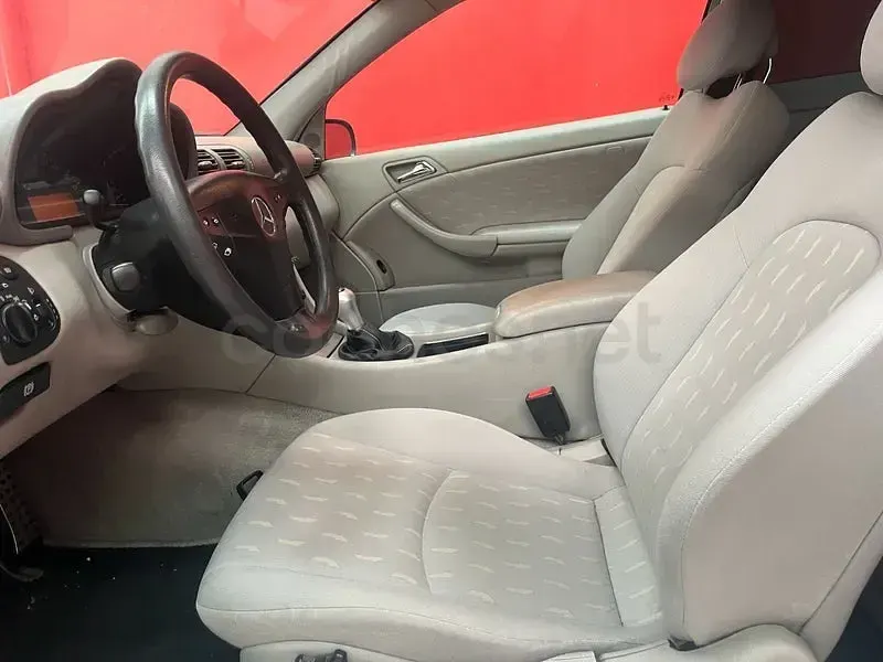 Usado Mercedes C220 143 CV (105 kW) 2003 Azul Berlina
